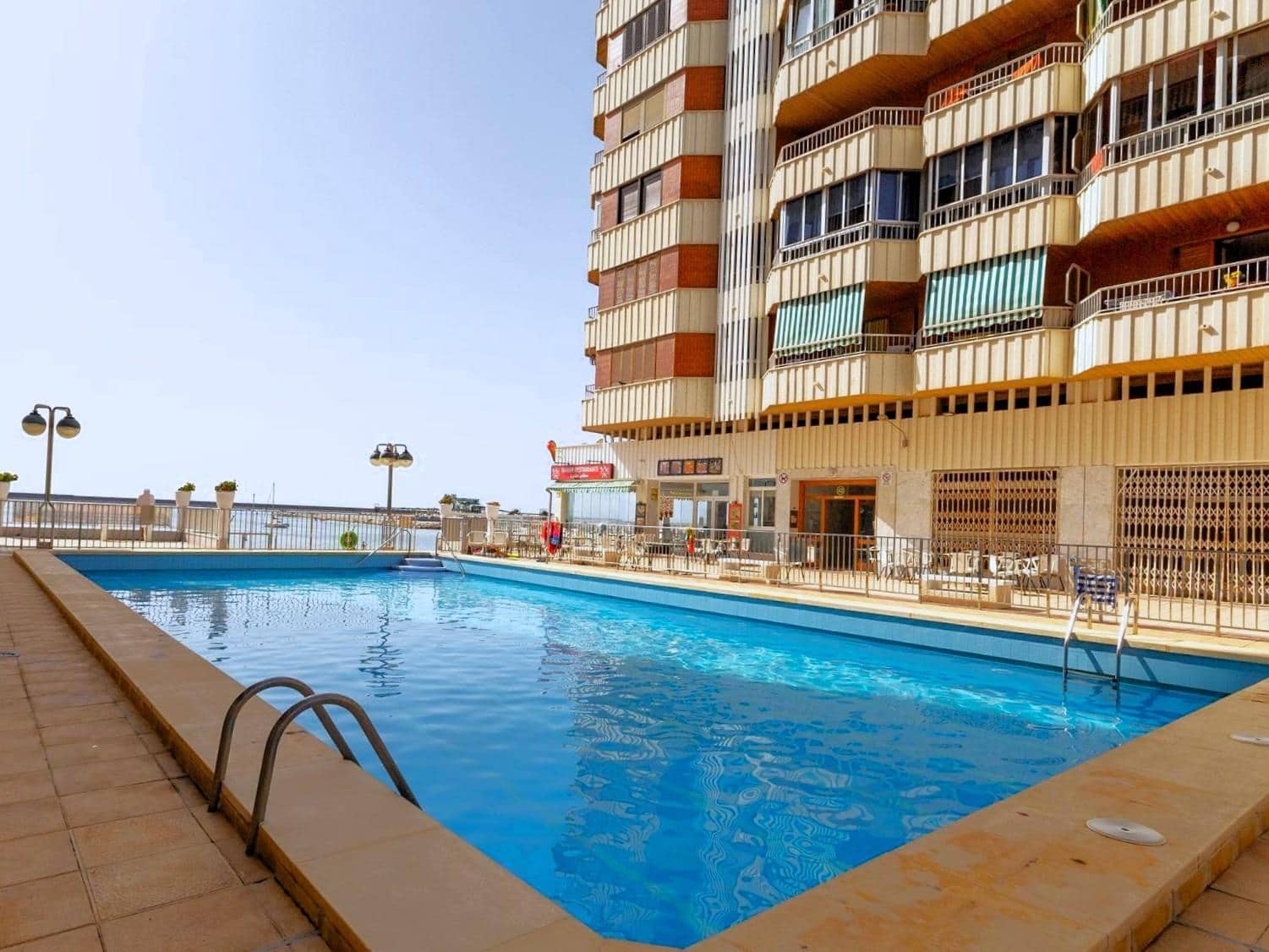 Apartamento de 3 habitaciones en Torrevieja en venta con piscina - 249.900 € (Ref: 10024157)
