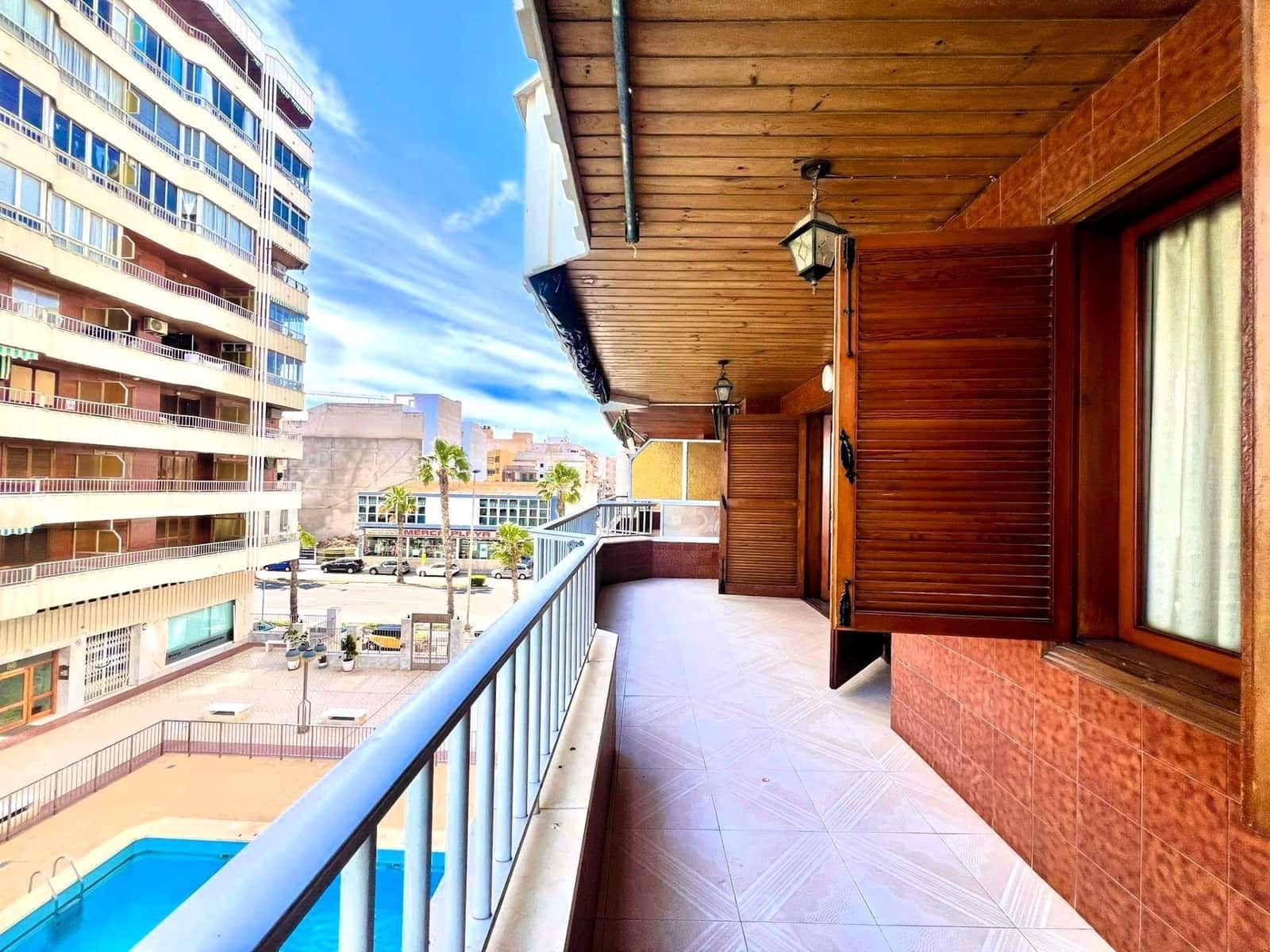 Apartamento de 3 habitaciones en Torrevieja en venta con piscina - 249.900 € (Ref: 10024157)