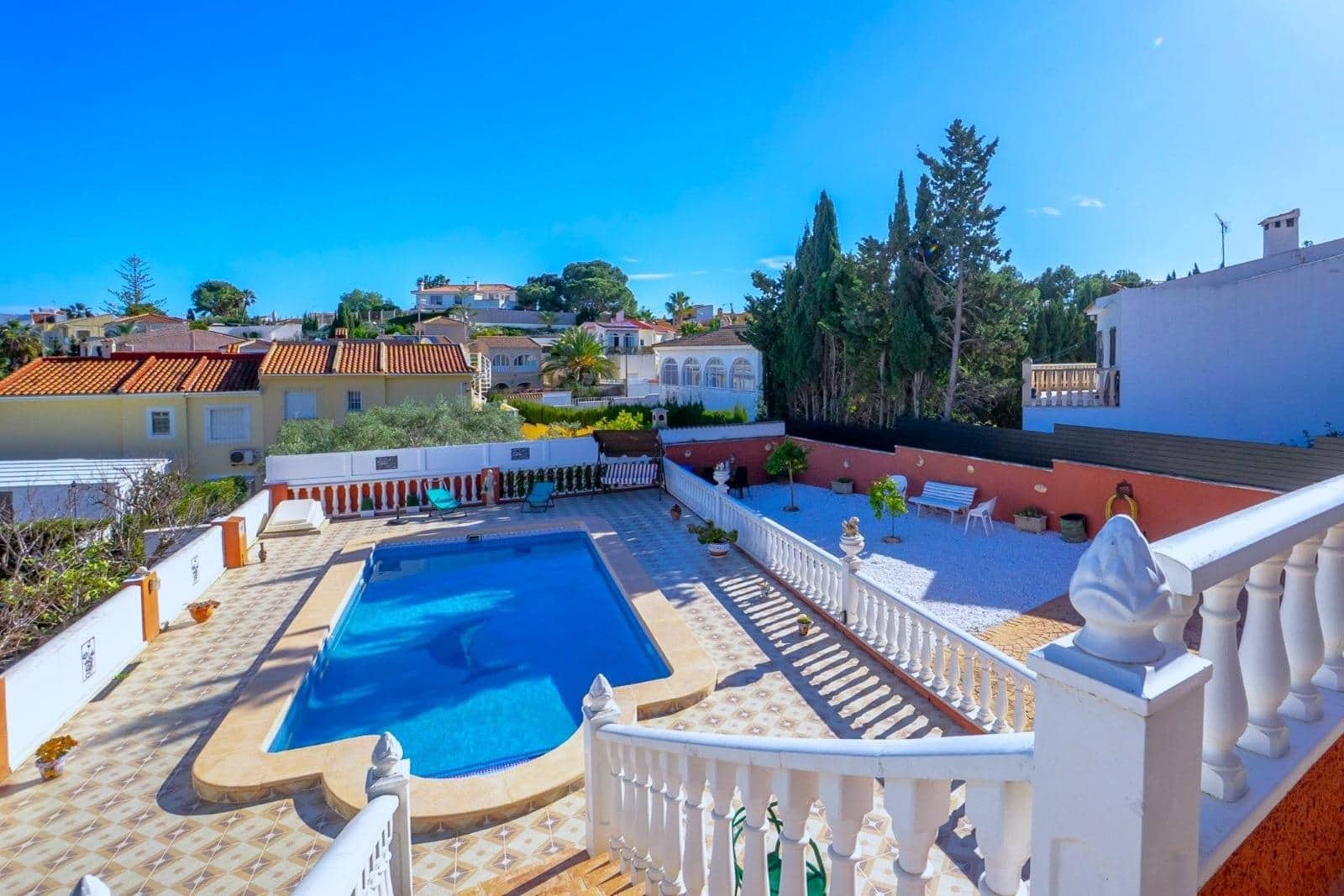 4 chambre Villa/Maison à vendre à Torrevieja avec piscine garage - 499 000 € (Ref: 10027344)