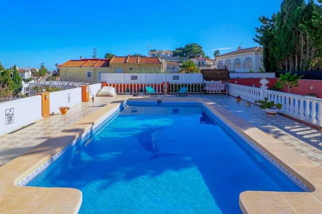 4 chambre Villa/Maison à vendre à Los Balcones - Los Altos, Torrevieja avec piscine garage - 499 000 € (Ref: 10027344)