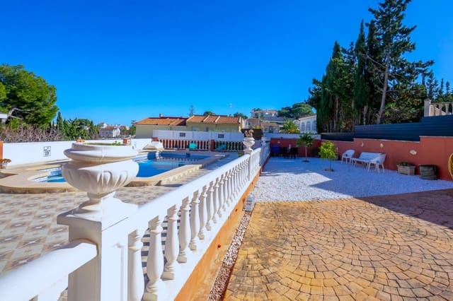 4 chambre Villa/Maison à vendre à Los Balcones - Los Altos, Torrevieja avec piscine garage - 499 000 € (Ref: 10027344)