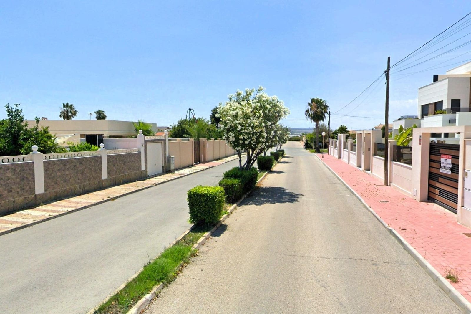3 soverom Villa til salgs i Torrevieja med svømmebasseng garasje - € 410 000 (Ref: 10029437)