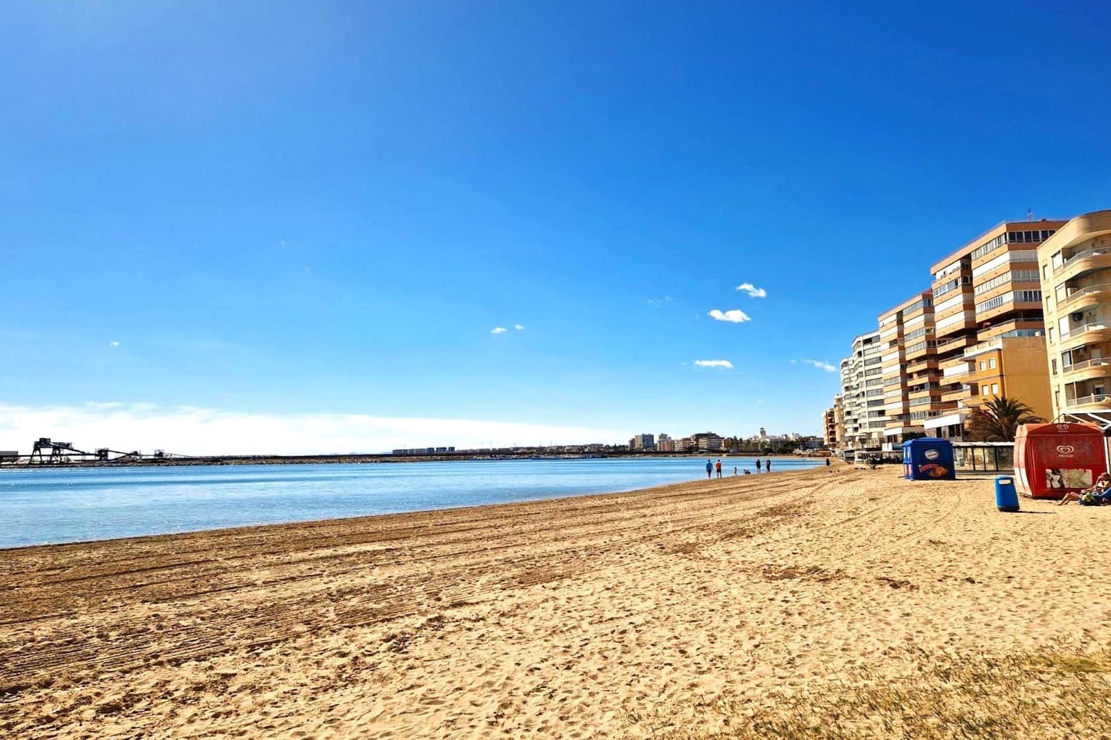 3 soverom Villa til salgs i Torrevieja med svømmebasseng garasje - € 410 000 (Ref: 10029437)