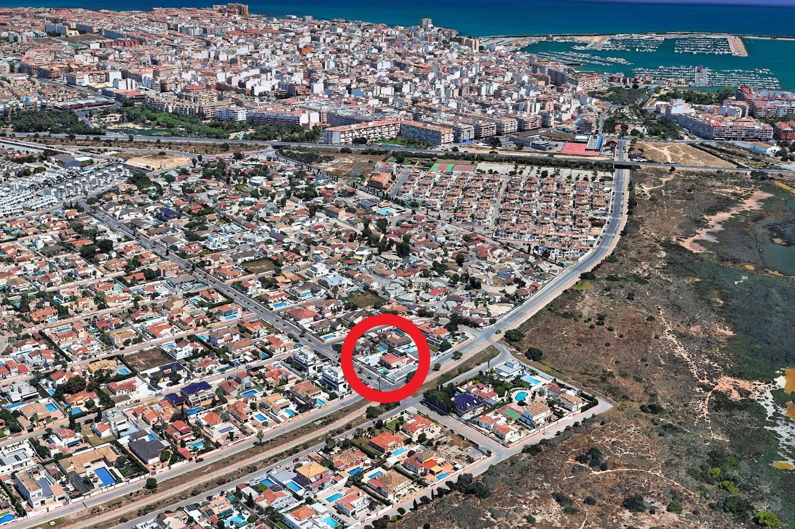 3 soverom Villa til salgs i Torrevieja med svømmebasseng garasje - € 410 000 (Ref: 10029437)