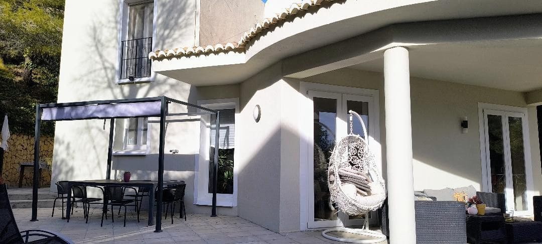 4 makuuhuone Huvila myytävänä paikassa Callosa d'En Sarria mukana uima-altaan - 523 950 € (Ref: 10030565)