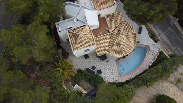 4 makuuhuone Huvila myytävänä paikassa Callosa d'En Sarrià mukana uima-altaan - 523 950 € (Ref: 10030565)