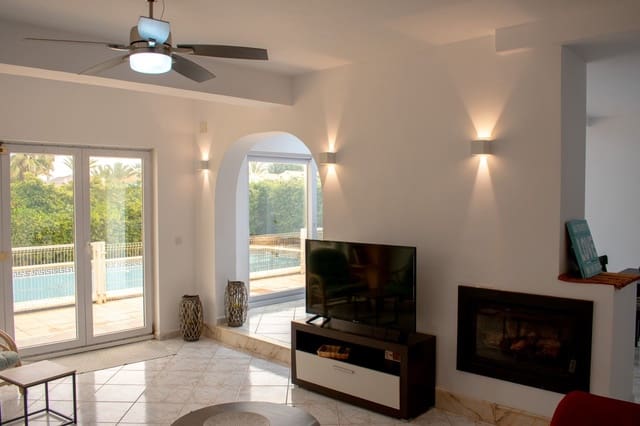 Chalet de 7 habitaciones en La Manga del Mar Menor en venta con piscina garaje - 990.000 € (Ref: 10030566)