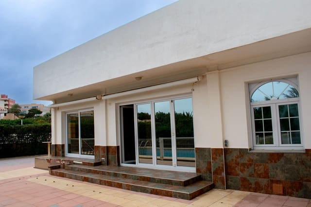 Chalet de 7 habitaciones en La Manga del Mar Menor en venta con piscina garaje - 990.000 € (Ref: 10030566)