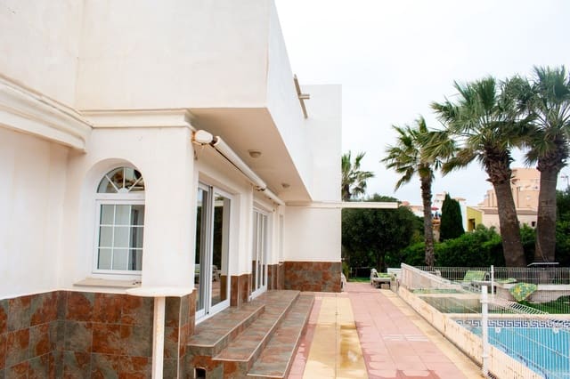 Chalet de 7 habitaciones en La Manga del Mar Menor en venta con piscina garaje - 990.000 € (Ref: 10030566)