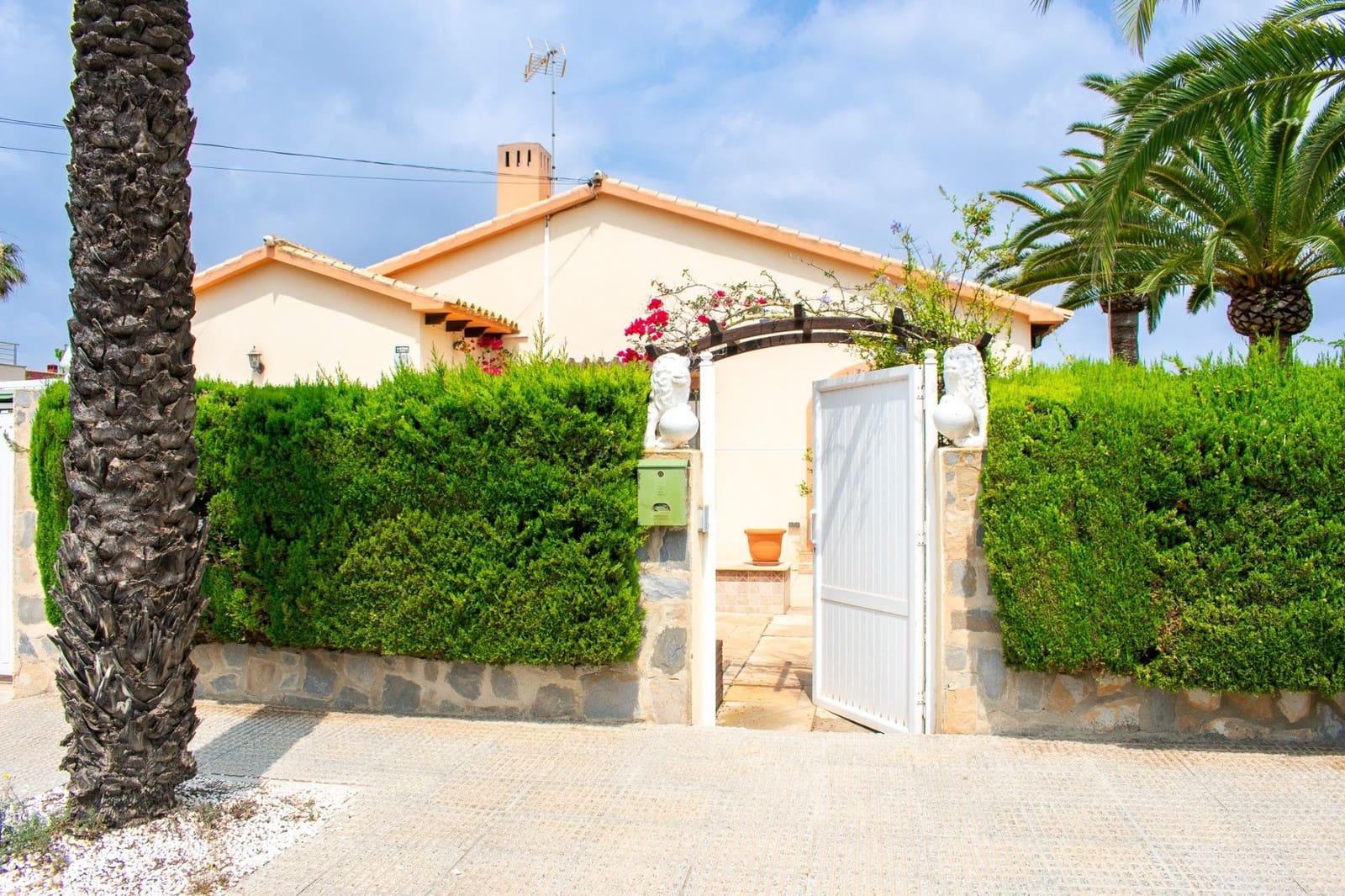 Pareado de 3 habitaciones en Orihuela Costa en venta con piscina garaje - 790.000 € (Ref: 10030567)