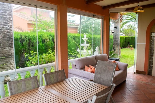 3 slaapkamer Halfvrijstaande villa te koop in Lomas de Cabo Roig - Los Dolses, Orihuela met zwembad garage - € 790.000 (Ref: 10030567)