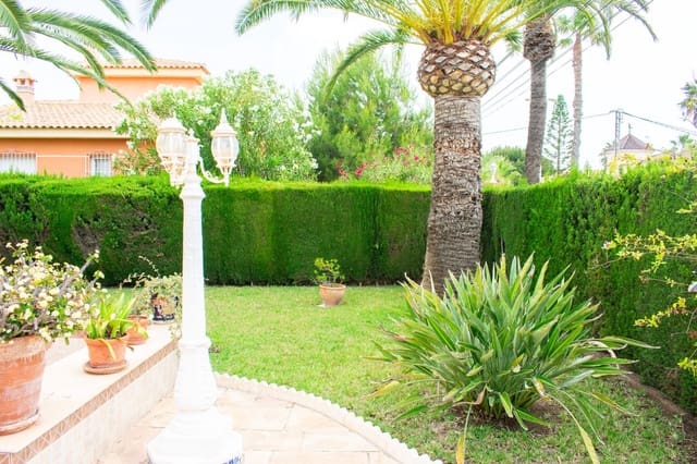 3 slaapkamer Halfvrijstaande villa te koop in Lomas de Cabo Roig - Los Dolses, Orihuela met zwembad garage - € 790.000 (Ref: 10030567)
