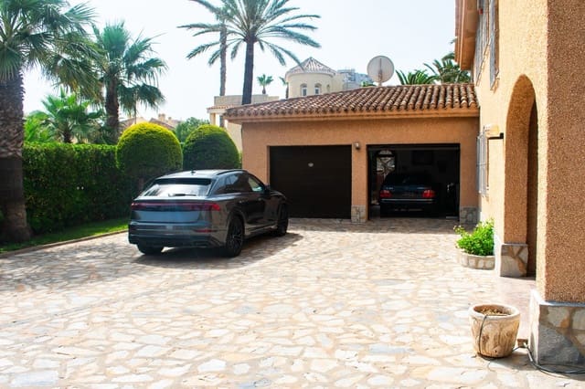 3 bedroom Villa for sale in La Manga del Mar Menor with pool garage - € 1,490,000 (Ref: 10030568)