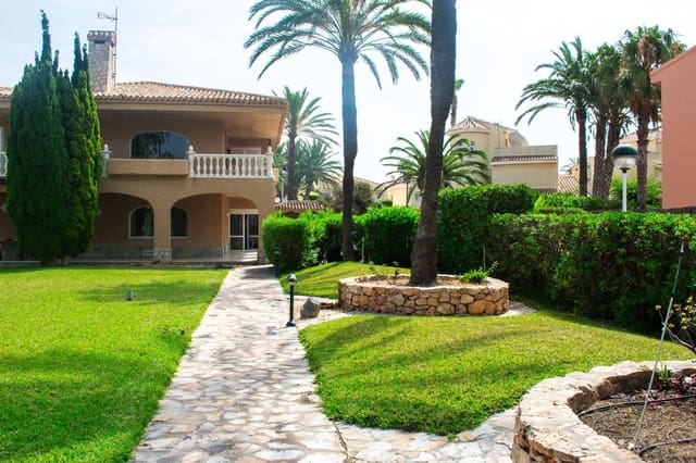 3 bedroom Villa for sale in La Manga del Mar Menor with pool garage - € 1,490,000 (Ref: 10030568)