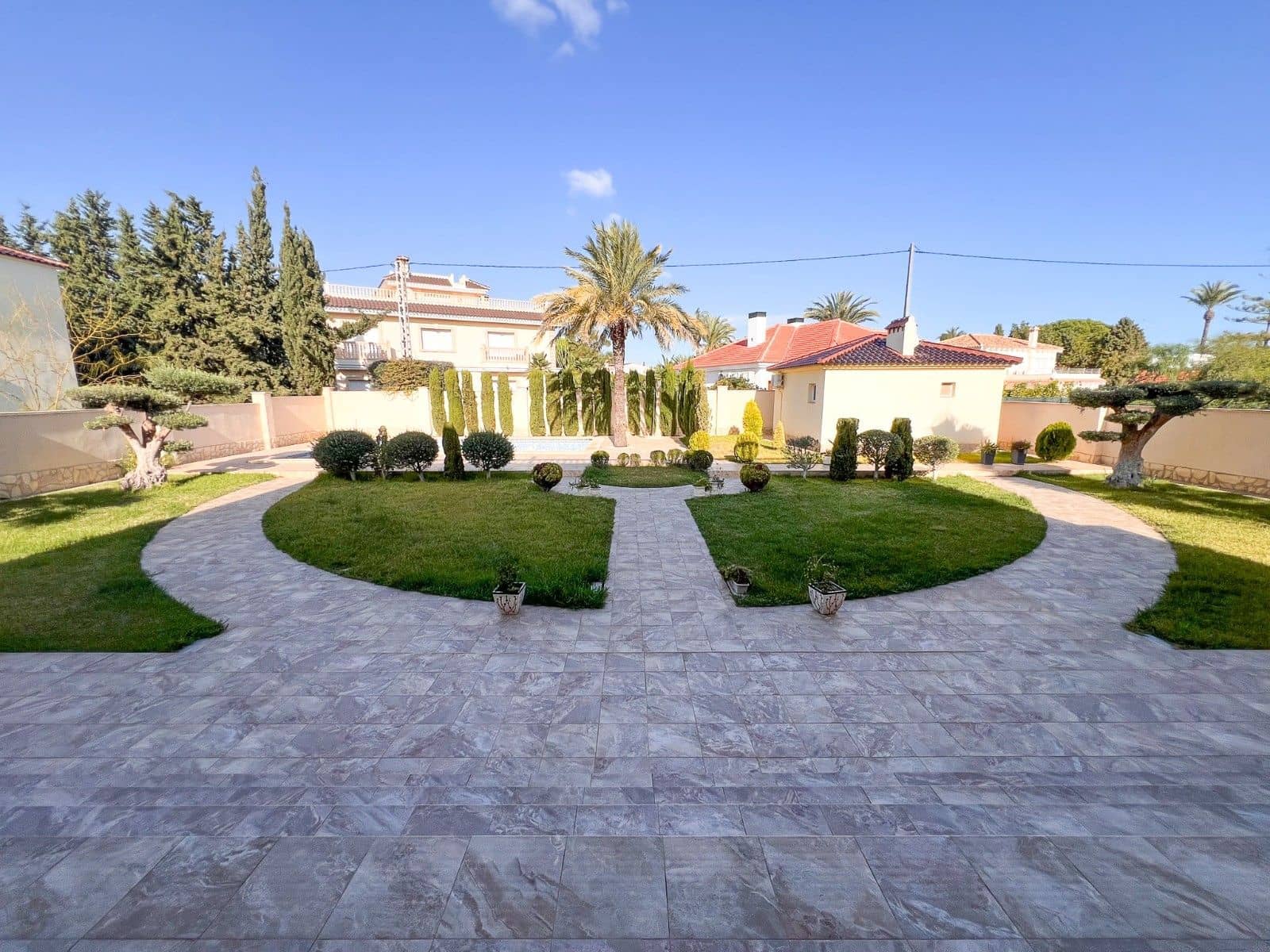 11 bedroom Villa for sale in Cabo Roig with pool - € 1,800,000 (Ref: 10030572)