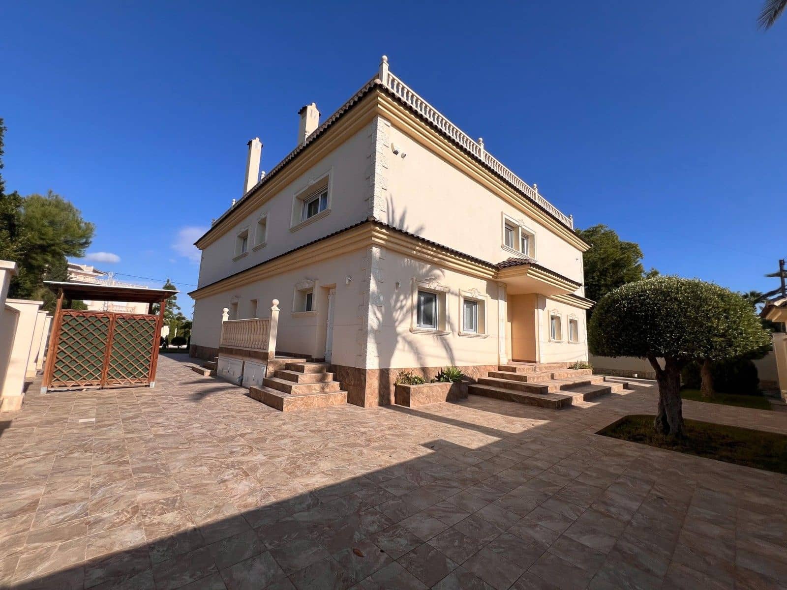 11 bedroom Villa for sale in Cabo Roig with pool - € 1,800,000 (Ref: 10030572)