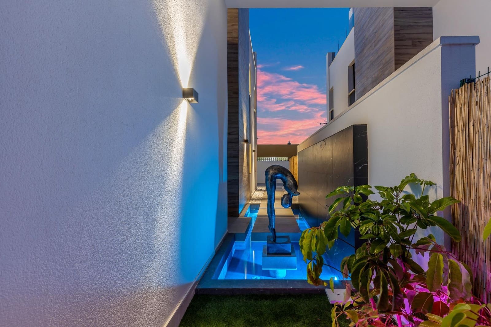 3 soveværelse Villa til salg i Torrevieja med swimmingpool - € 699.900 (Ref: 10030576)