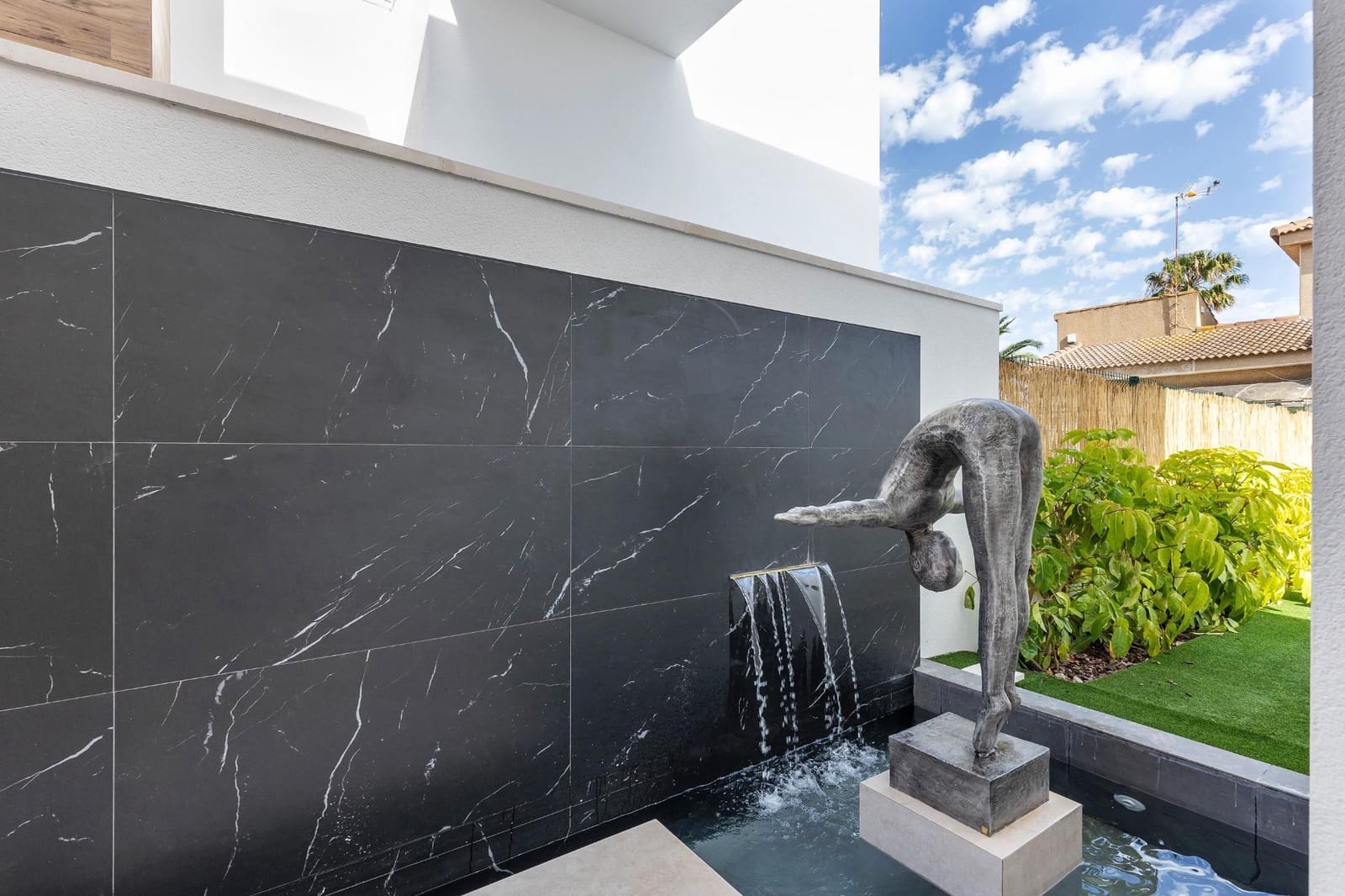 3 soveværelse Villa til salg i Torrevieja med swimmingpool - € 699.900 (Ref: 10030576)