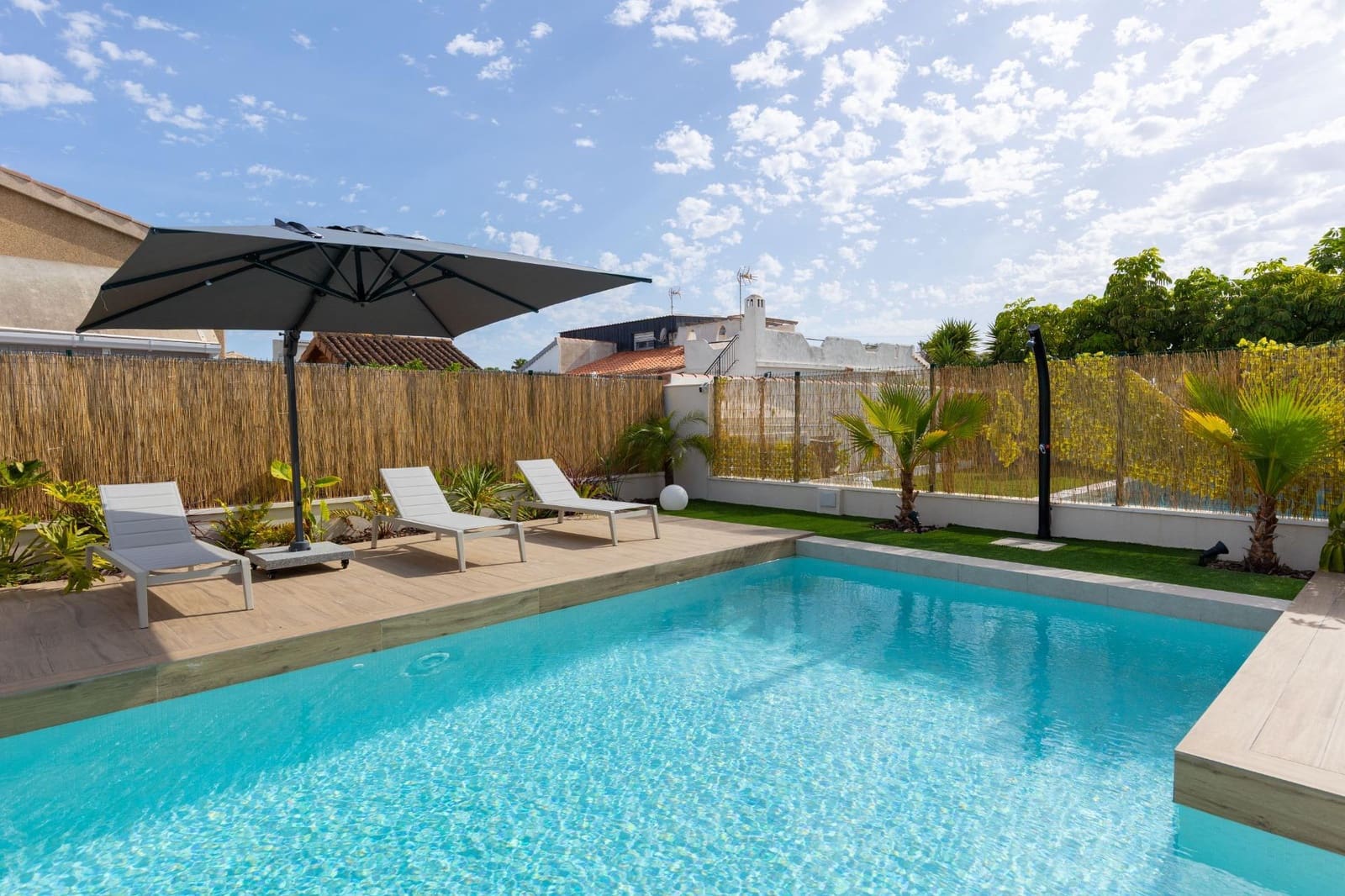 3 soveværelse Villa til salg i Torrevieja med swimmingpool - € 699.900 (Ref: 10030576)