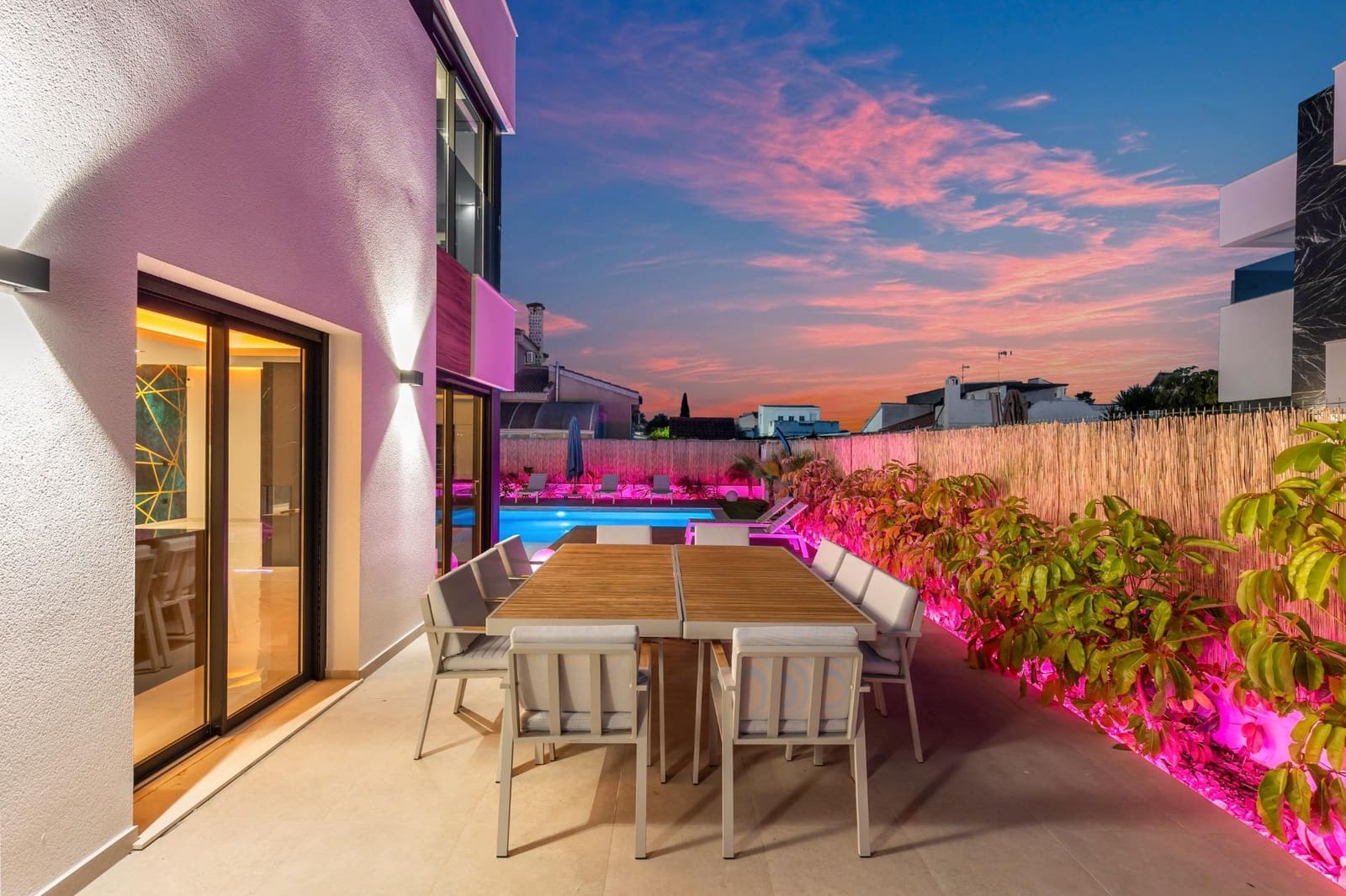 3 soveværelse Villa til salg i Torrevieja med swimmingpool - € 699.900 (Ref: 10030576)