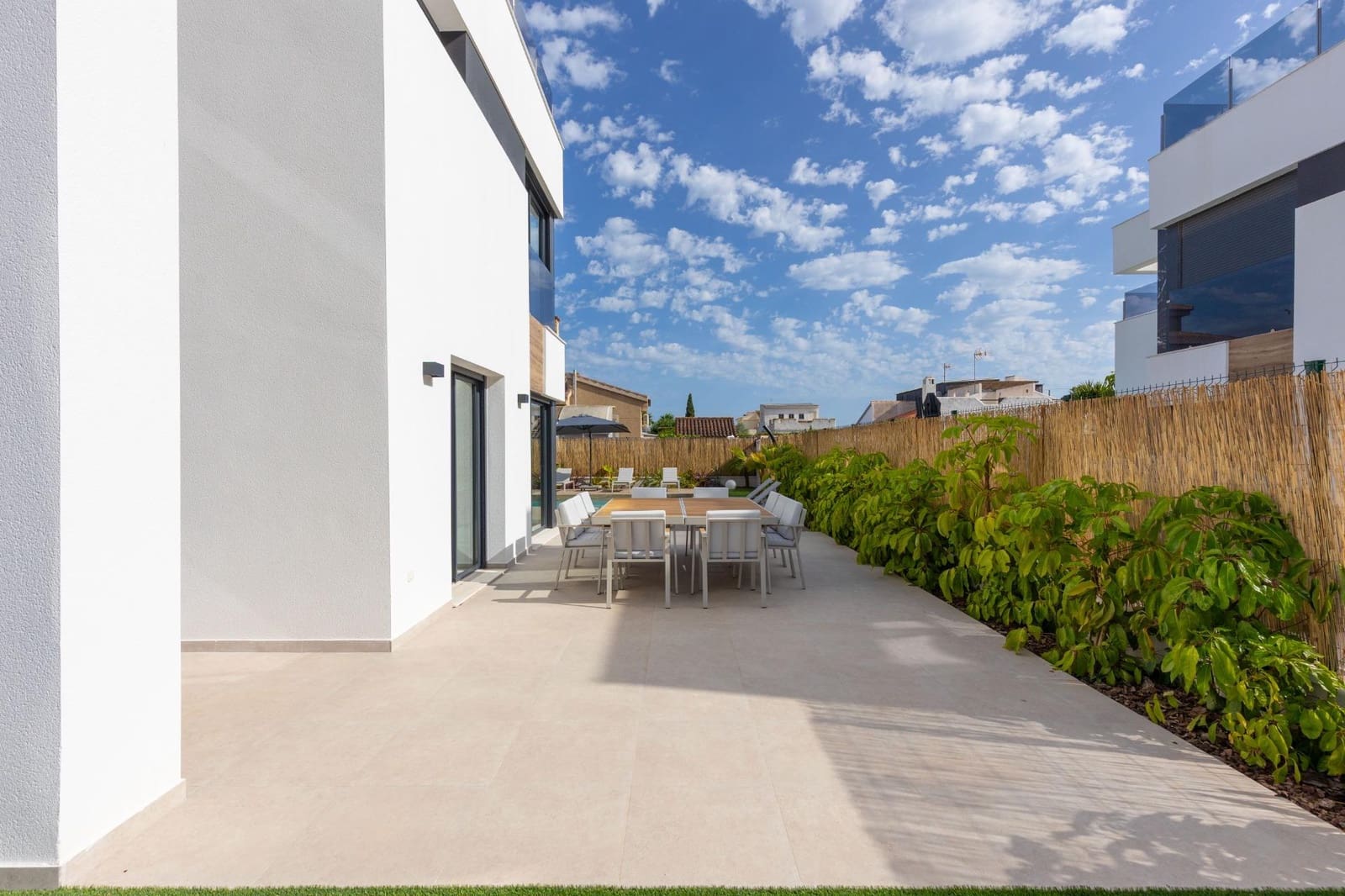 3 soveværelse Villa til salg i Torrevieja med swimmingpool - € 699.900 (Ref: 10030576)