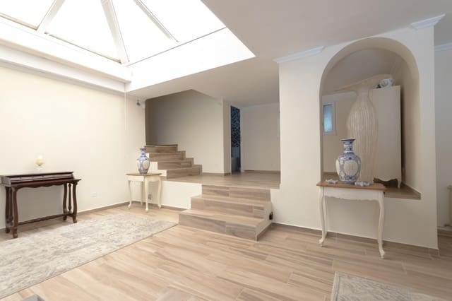 5 bedroom Villa for sale in Dehesa de Campoamor, Orihuela with pool garage - € 990,000 (Ref: 10030577)