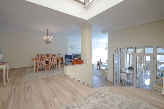 5 bedroom Villa for sale in Dehesa de Campoamor, Orihuela with pool garage - € 990,000 (Ref: 10030577)