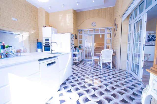 5 bedroom Villa for sale in Dehesa de Campoamor, Orihuela with pool garage - € 990,000 (Ref: 10030577)