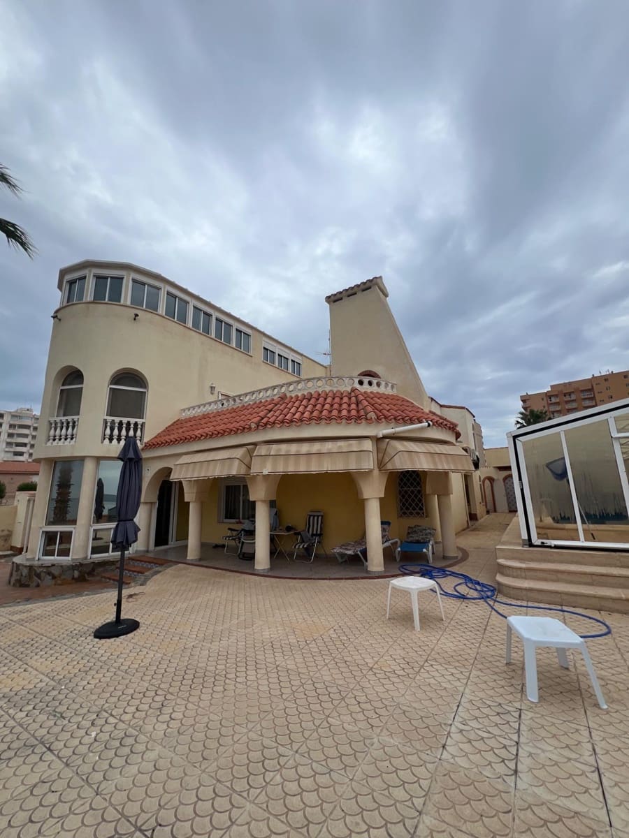 7 bedroom Villa for sale in La Manga del Mar Menor with pool garage - € 800,000 (Ref: 10030580)