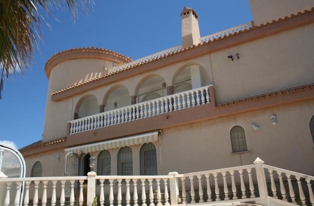 4 soverom Villa til salgs i La Manga del Mar Menor med svømmebasseng garasje - € 700 000 (Ref: 10030581)