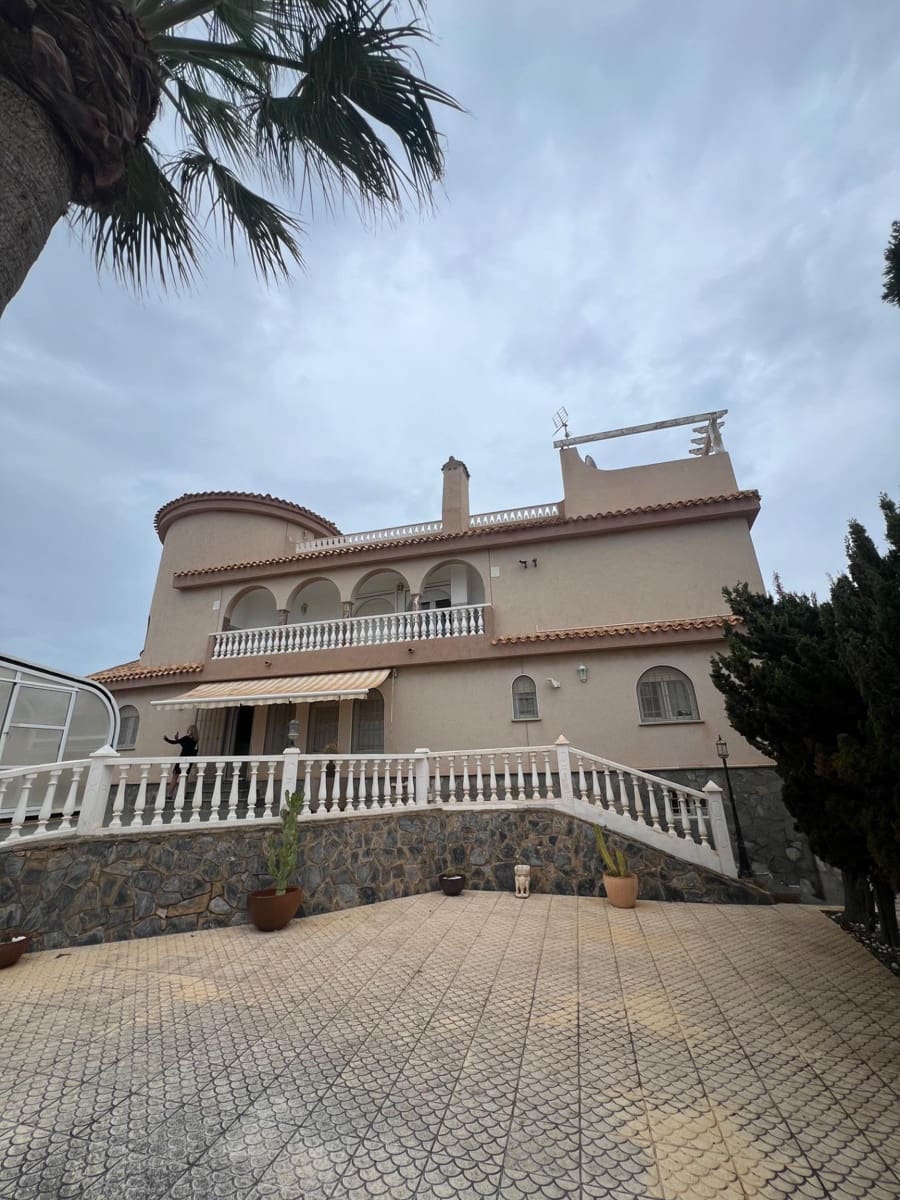 4 soverom Villa til salgs i La Manga del Mar Menor med svømmebasseng garasje - € 700 000 (Ref: 10030581)