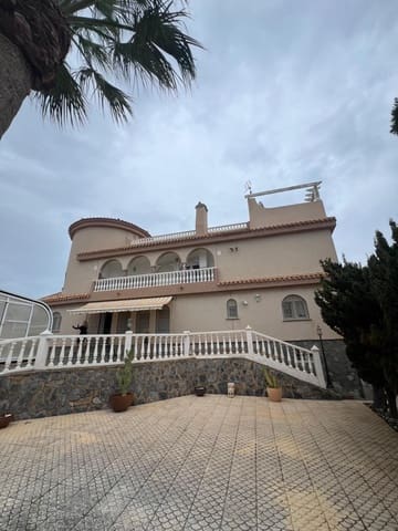 4 soverom Villa til salgs i La Manga del Mar Menor med svømmebasseng garasje - € 700 000 (Ref: 10030581)
