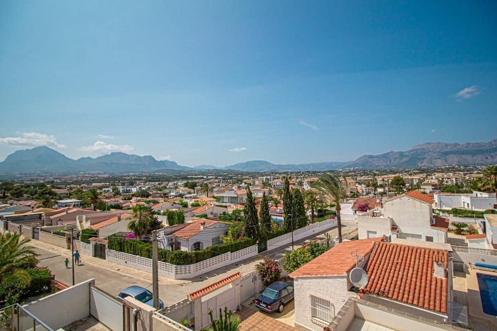 6 bedroom Villa for sale in Albir with pool garage - € 2,100,000 (Ref: 10030582)