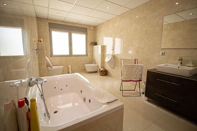 6 bedroom Villa for sale in Albir, Alfaz del Pi / L'Alfàs del Pi with pool garage - € 2,100,000 (Ref: 10030582)
