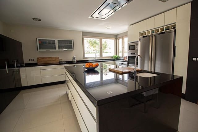 6 bedroom Villa for sale in Albir, Alfaz del Pi / L'Alfàs del Pi with pool garage - € 2,100,000 (Ref: 10030582)