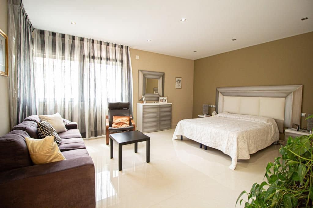 6 bedroom Villa for sale in Albir with pool garage - € 2,100,000 (Ref: 10030582)