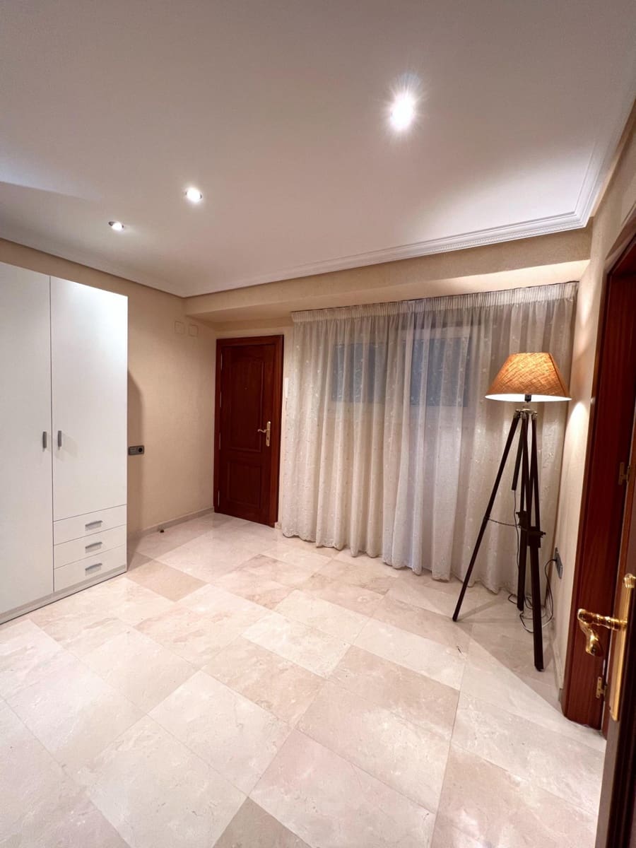 2 bedroom Apartment for sale in Torrevieja - € 550,000 (Ref: 10030586)