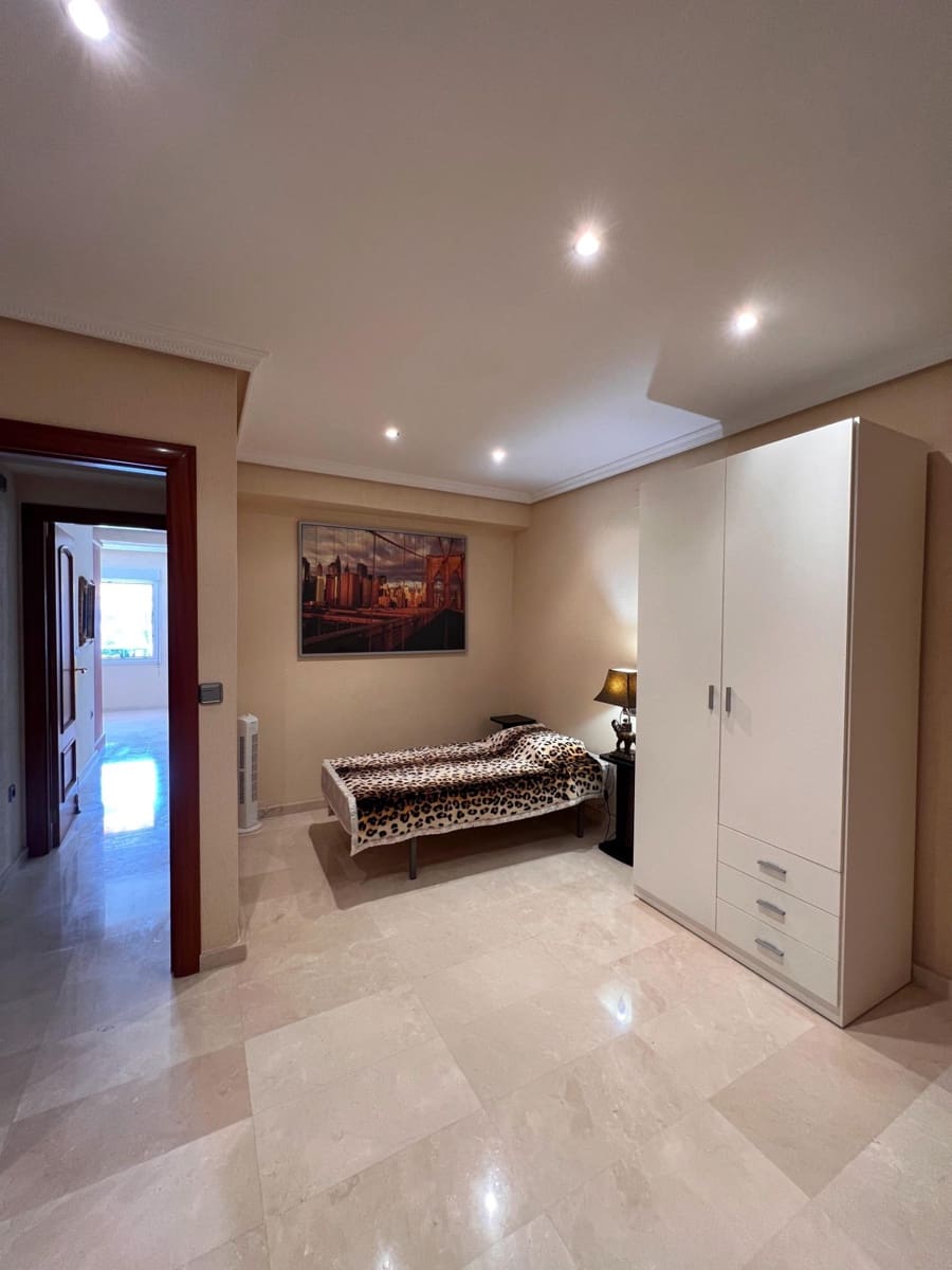 2 bedroom Apartment for sale in Torrevieja - € 550,000 (Ref: 10030586)
