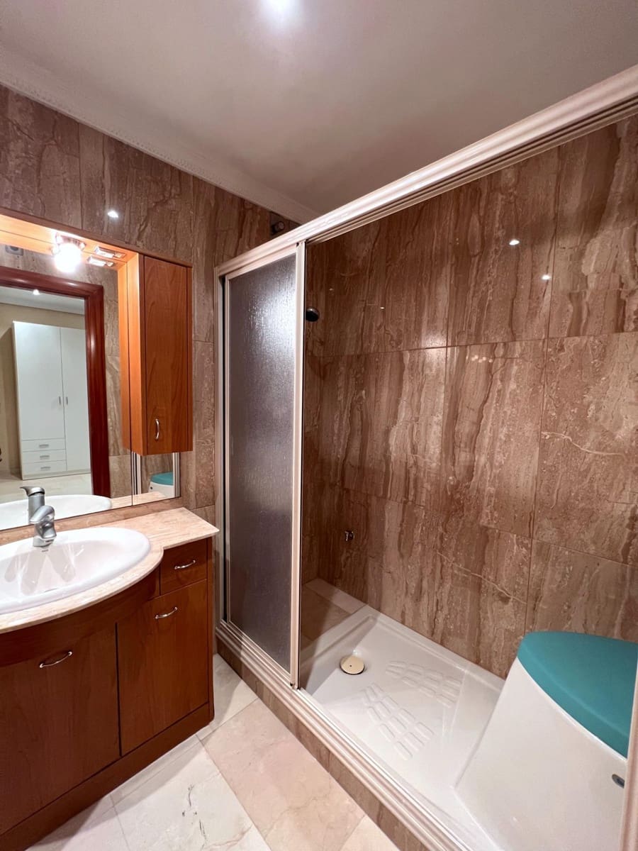 2 bedroom Apartment for sale in Torrevieja - € 550,000 (Ref: 10030586)
