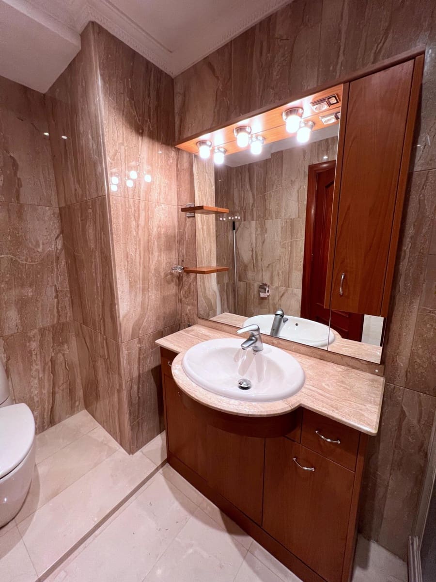 2 bedroom Apartment for sale in Torrevieja - € 550,000 (Ref: 10030586)