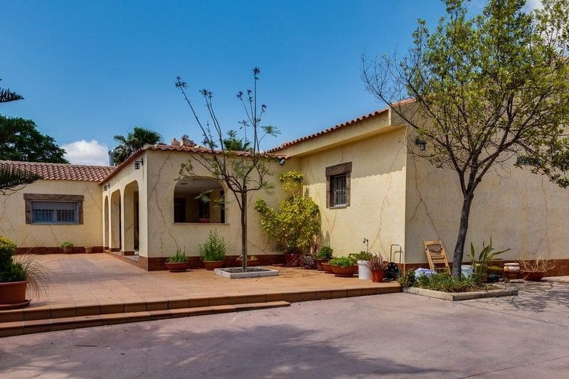 4 Zimmer Villa zu verkaufen in Los Montesinos mit Pool Garage - 1.050.000 € (Ref: 10030591)