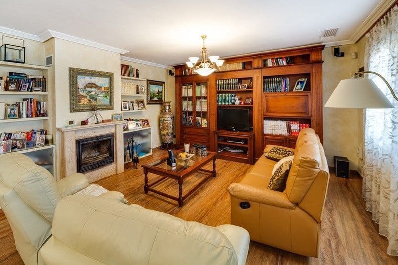 4 Zimmer Villa zu verkaufen in Los Montesinos mit Pool Garage - 1.050.000 € (Ref: 10030591)