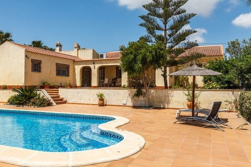 4 Zimmer Villa zu verkaufen in Los Montesinos mit Pool Garage - 1.050.000 € (Ref: 10030591)