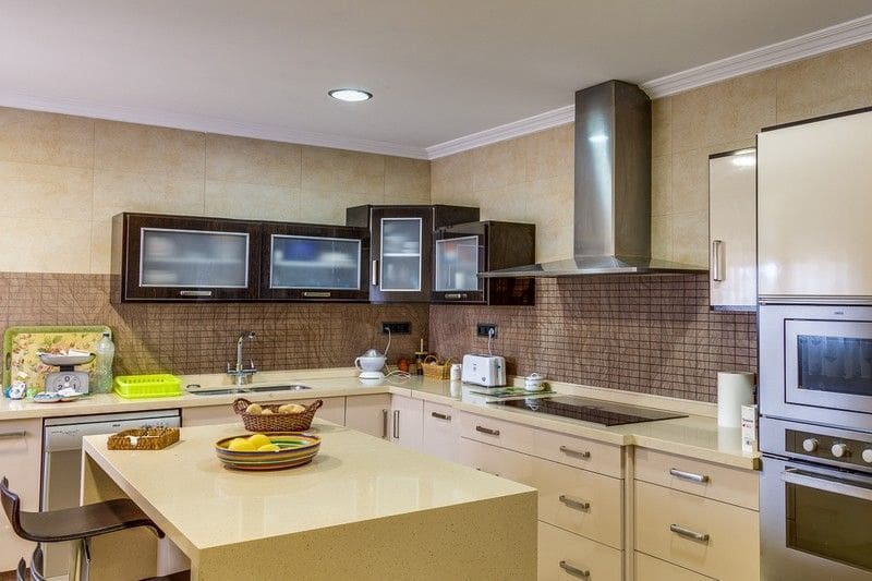 4 Zimmer Villa zu verkaufen in Los Montesinos mit Pool Garage - 1.050.000 € (Ref: 10030591)
