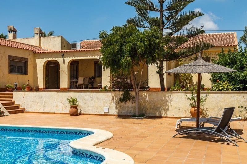 4 Zimmer Villa zu verkaufen in Los Montesinos mit Pool Garage - 1.050.000 € (Ref: 10030591)