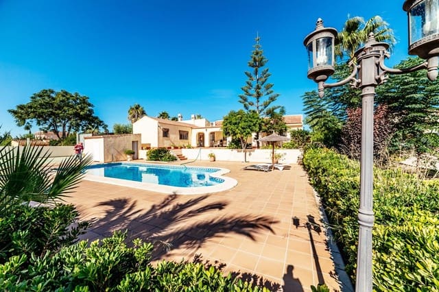 4 Zimmer Villa zu verkaufen in Los Montesinos mit Pool Garage - 1.050.000 € (Ref: 10030591)