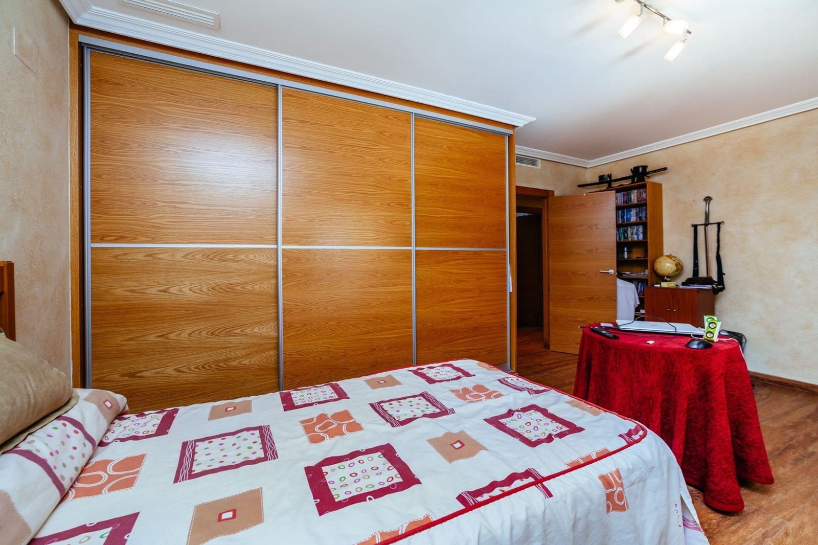 4 Zimmer Villa zu verkaufen in Los Montesinos mit Pool Garage - 1.050.000 € (Ref: 10030591)