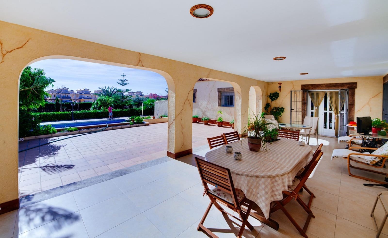 4 Zimmer Villa zu verkaufen in Los Montesinos mit Pool Garage - 1.050.000 € (Ref: 10030593)