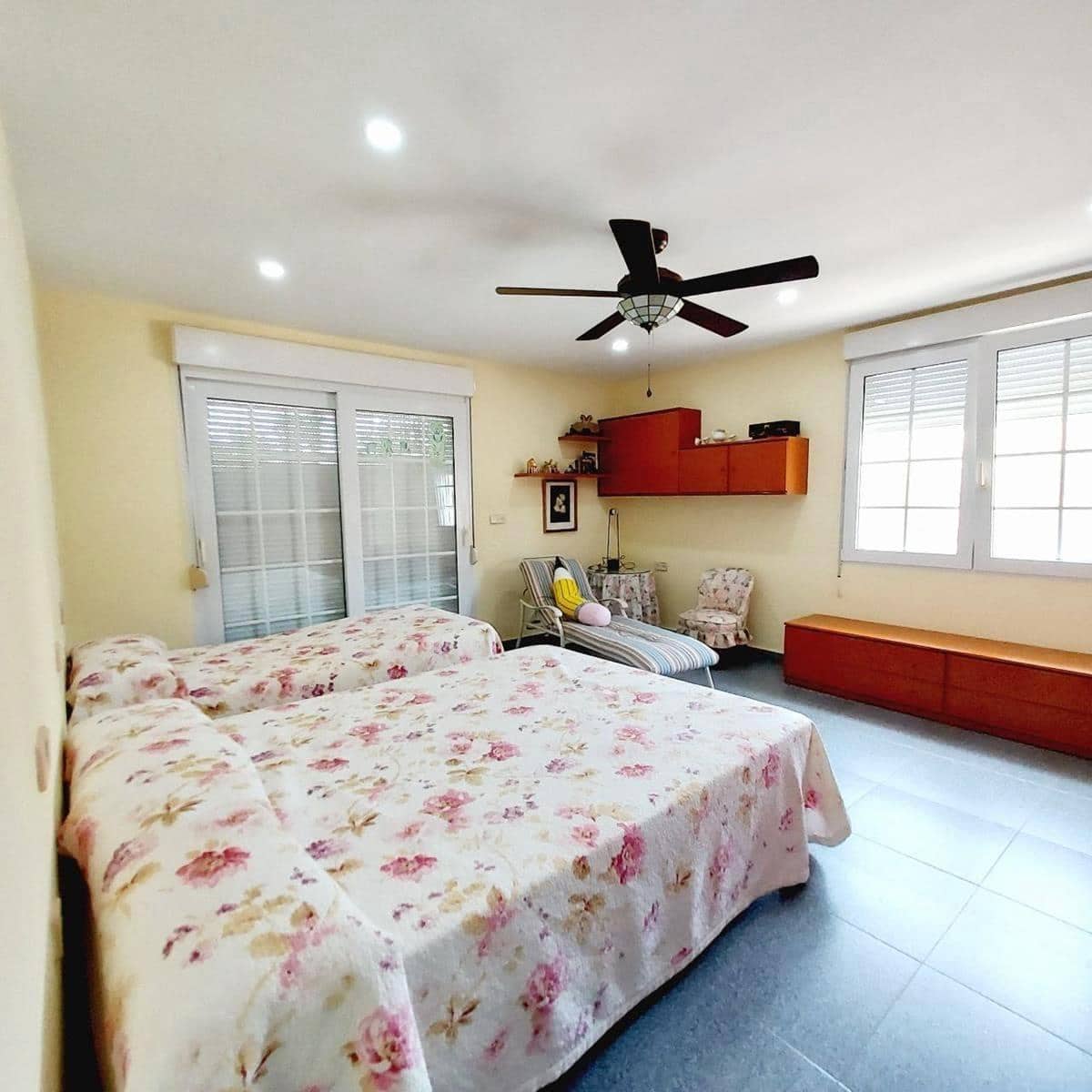 7 bedroom Villa for sale in Cabo Roig with pool garage - € 1,535,000 (Ref: 10030597)