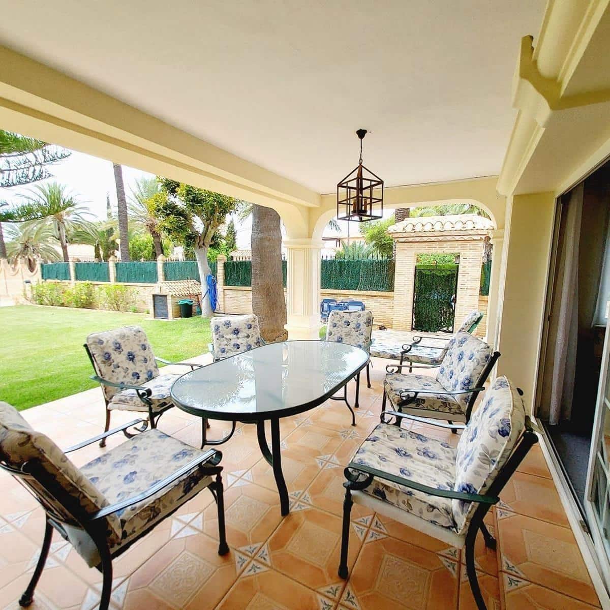 7 bedroom Villa for sale in Cabo Roig with pool garage - € 1,535,000 (Ref: 10030597)